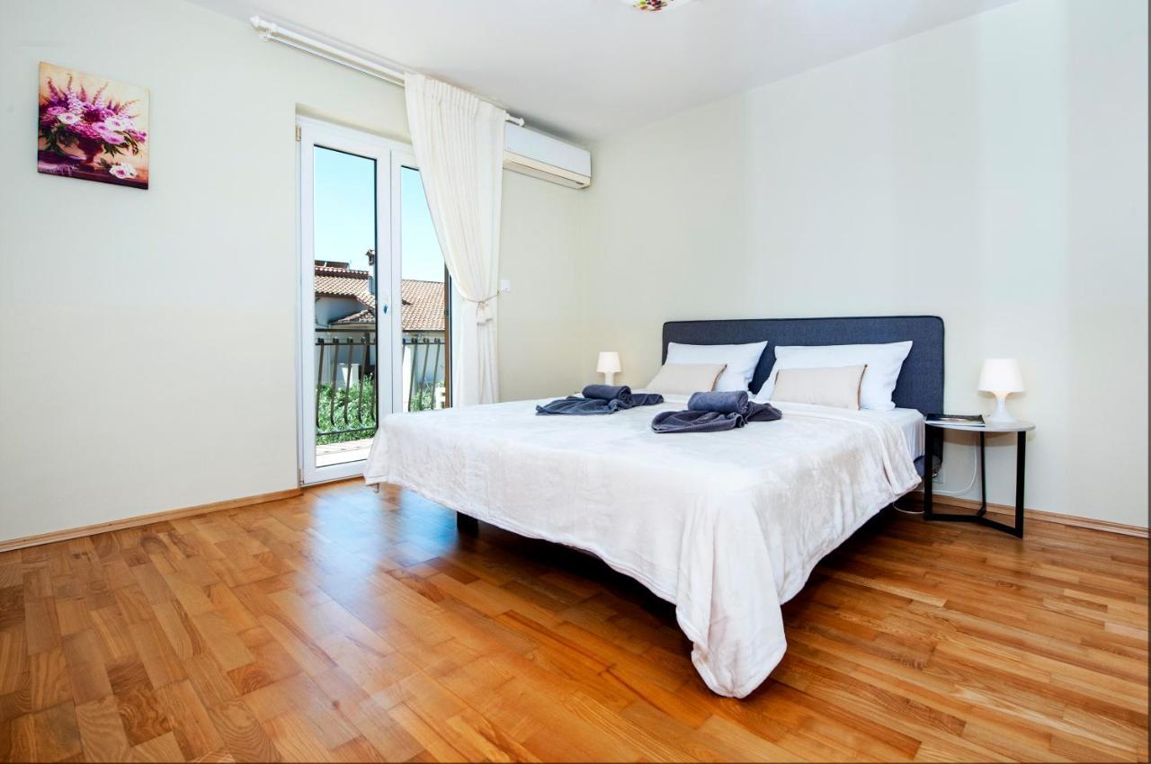 Villa Francesco Rovigno Esterno foto